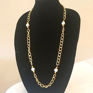 EXQUISITE Gold Tone and Pearl Necklace